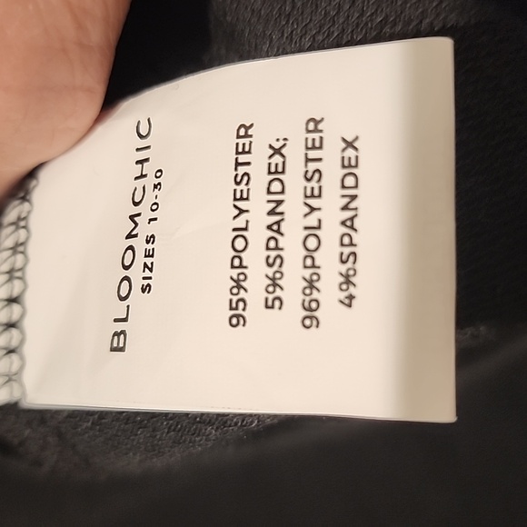 NEW Bloomchic black sweatshirt with geometric print sleeves 2x - Picture 5 of 5